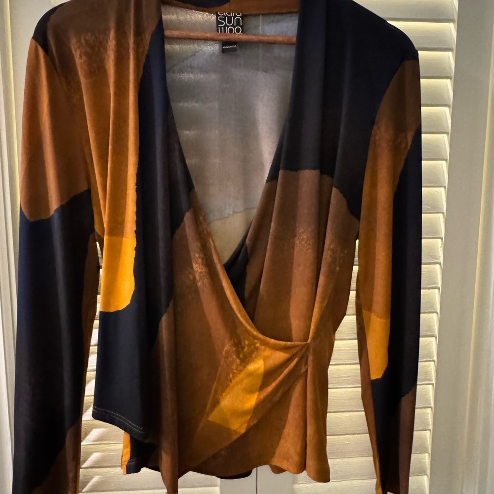 CLARA SUNWOO Elegant Brown and Black Blouse